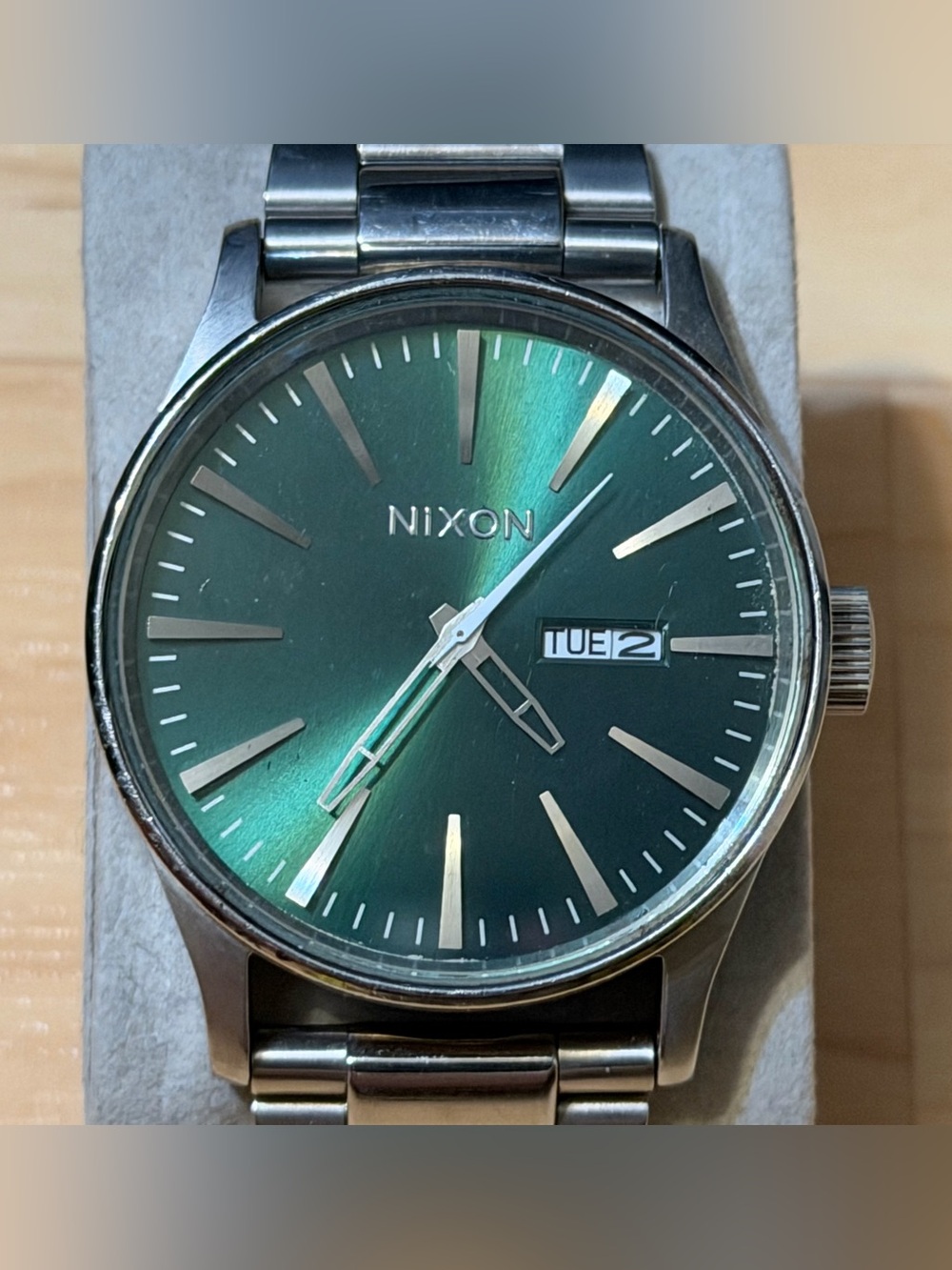 Nixon The Sentry SS "Never Be Late" Green Sunray Dial Men's Analog Watch RUNS